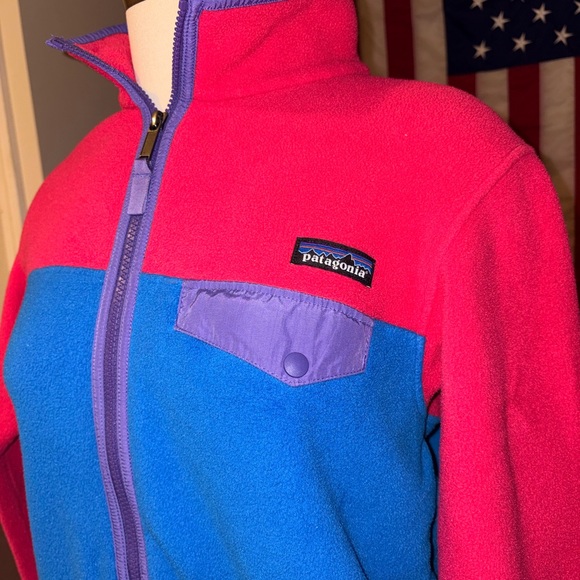 Patagonia Women’s Colorblock Fleece Jacket in Pink & Blue - Picture 2 of 8